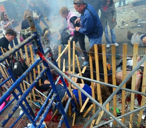 ABRIL 15, BOSTON - Dos explosiones sacudieron este lunes la línea de meta del maratón de Boston, causando la muerte a un número no determinado de personas e innumerables heridos.