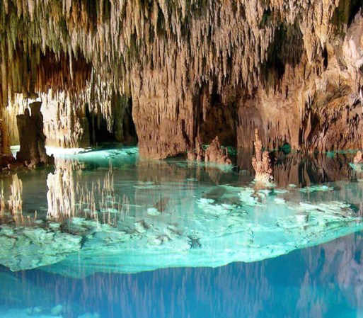 Aktun Chen está situado a 107 kilómetros de Cancún sobre la Riviera Maya y fue nombrado como uno de los mejores recorridos bajo tierra por National Geographic.