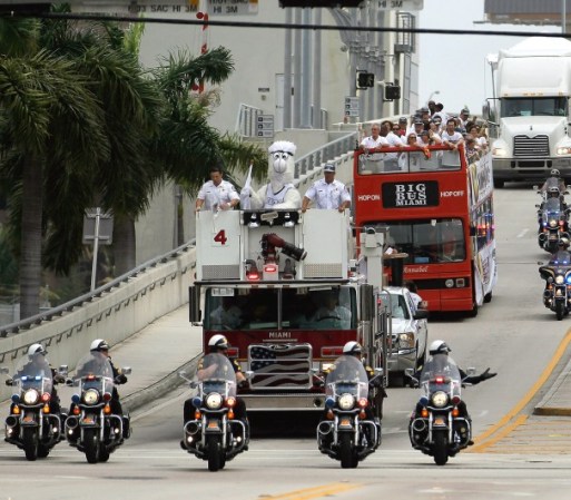 Los Heat prendieron a su paso durante el desfile y el gran festejo que culminó en la Miami Airlines Arena.