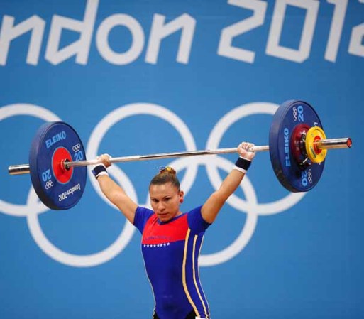 DIA 1: Betsi Gabriela Rivas Arteaga, de Venezuela, compite en Levantamiento de Pesas.
