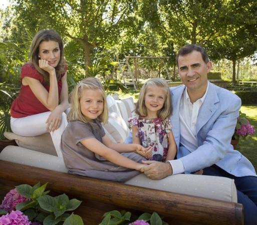 MADRID, SPAIN - SEPTEMBER 15: In this handout photo provided by the Royal Press Department, Princess Letizia of Spain, Prince Felipe of Spain and their children, Princesses Leonor and Sofia pose at Zarzuela Palace on September 15, 2012 in Madrid, Spain. Princess Letizia of Spain celebrates her 40th birthday today. (Photo by Cristina Garc�a Rodero/Royal Press Department via Getty Images)