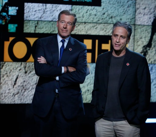 Brian Williams y Jon Stewart también unieron sus esfuerzos por la causa.