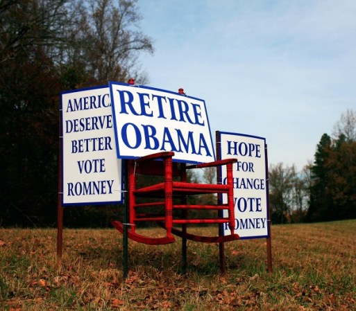 Cartelones pidiendo el retiro del Presidente Barack Obama se ven a lo largo del camino en Manakin-Sabot, Virginia. Este estado estambién considerado como uno de los claves en la elección presidencial de este año.