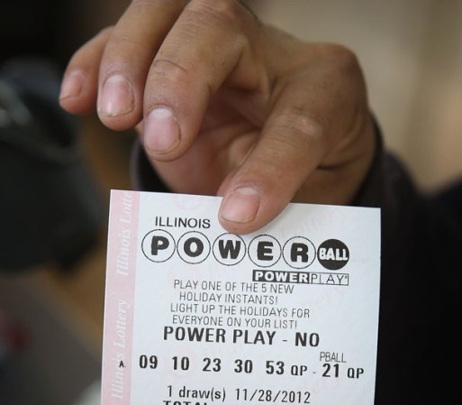 Puedes comprar $600 millones de billetes regulares de lotería.