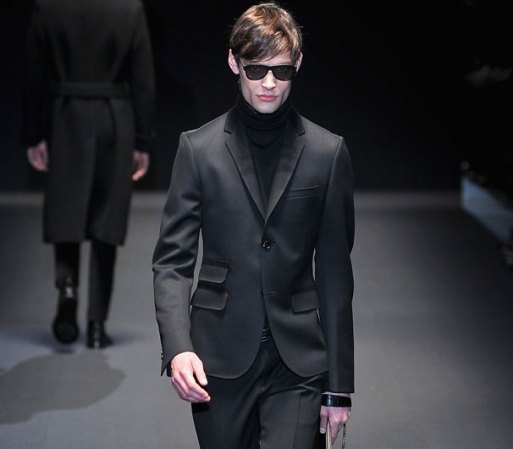 Un traje Gucci con zapatos, corbata y demás accesorios incluidos para cada uno de los habitantes masculinos adultos de la ciudad de Buffalo, Nueva York, donde viven aproximadamente 135,000 varones mayores de edad.