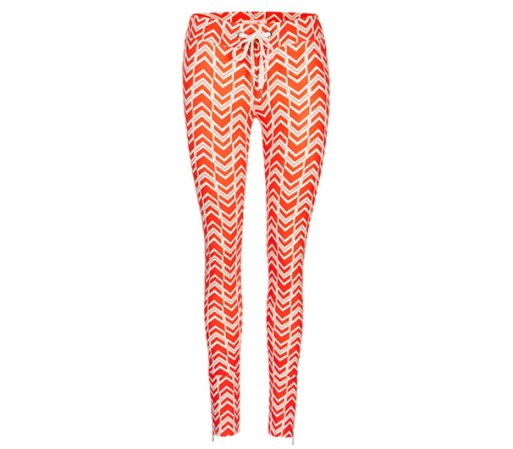 Leggings con diseño en forma de flechas, la excepción a la regla de los típicos leggings negros.<br />Disponible en lurv.com.au , $ 89.