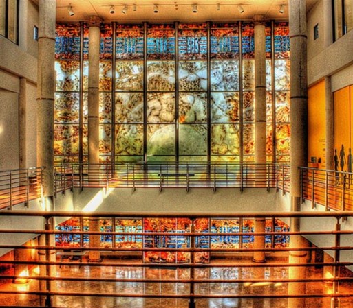 Interior del Museo de Arte de Puerto Rico (MAPR). Ubicado en San Juan., donde encontrarás colecciones de obras desde el siglo XVII hasta el presente