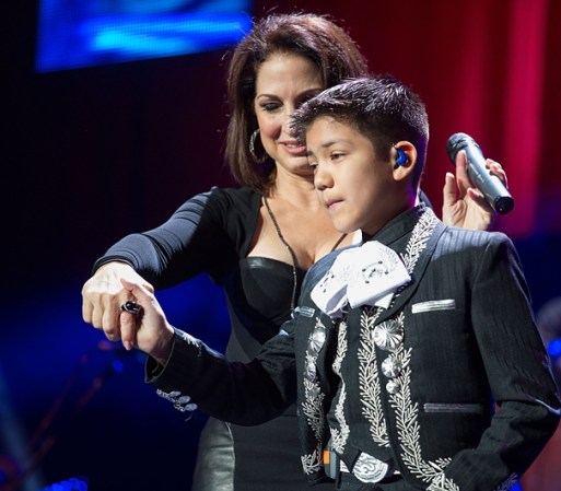 Otras de las presentaciones especiales fue la del Charro Sebastien de la Cruz quien estuvo al lado de Gloria Estefan en el escenario.