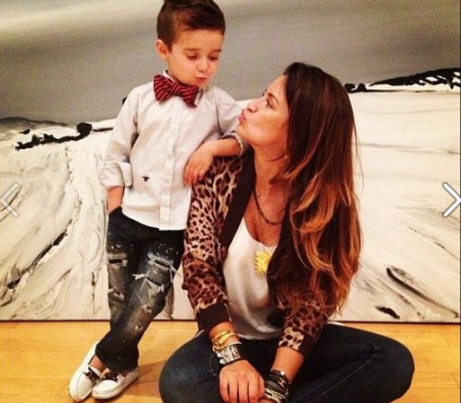 Mateo es hijo Luisa Fernanda Espinosa, quien es unas estilistas de moda en Monterrey, Nuevo León, según reportes de la revista Toddler.