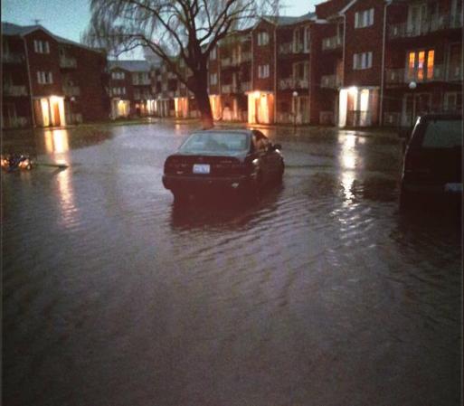 ABRIL 18 - Una poderosa tormenta azotó el área de Chicago y sus alrededores generando profundas inundaciones y otros daños.
