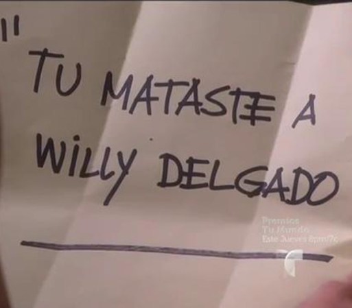 Bárbara recibe el anónimo que le dejó Amanda sale de su cuarto como loca a contárselo a su mamá.
