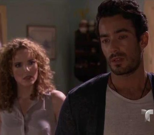 Santiago va a casa de Santa para pedirle a Paula que lo despida de ella. En eso llega la Begoña (madre de Santa) y se van todos a hospital con Willy.