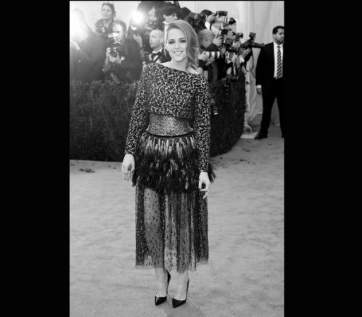 Importantes personalidades del mundo del arte, de la moda y del entretenimiento desfilan por la alfombra roja cada año.