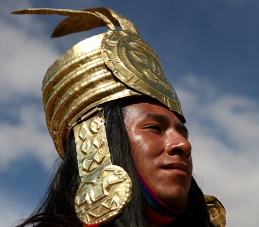 Más de 500 actores que recrean la ceremonia de adoración del dios del sol que hacían los incas.