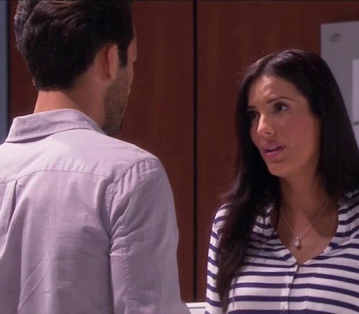 Amanda está desesperada porque no pudo ir a ver a su hijo y Santiago le dice que no se preocupe, que él se hará cargo.