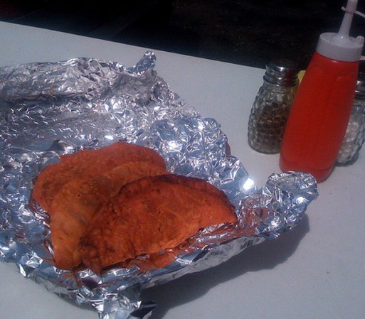 El almuerzo de hoy, en "La de Doña Miriam". Empanadas de pollo, carne y chorizo.