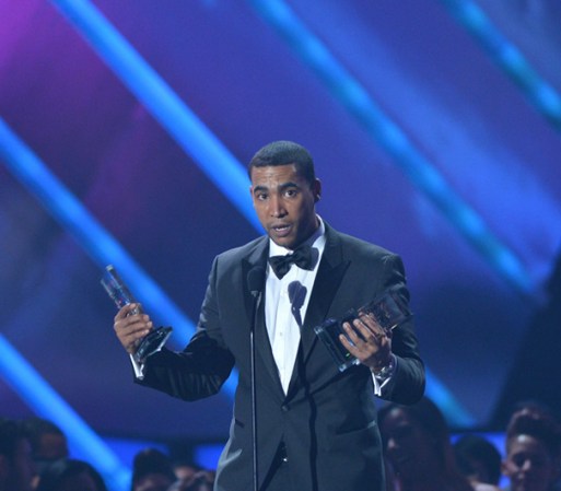 Don Omar: empresario, coordinador musical y cantante de reggaeton. Fue uno de los encargados de popularizar el reggaeton en América Latina, España y diversos países de habla no-hispana en la década del 2000.