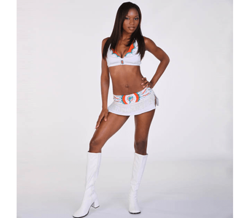 ABRIL 13, 2012 - A continuación te presentamos a las animadoras más sexys y voluptuosas. Algunas de las chicas apenas llevan un año con el equipo, pero otras alcanzan los cinco años respaldando al equipo. Ellas son las "cheerleaders" de los Miami Dolphins.<br />Aja. Nació en Miami, Florida. Vive en Miami Gardens y estudia Administración de Empresas.
