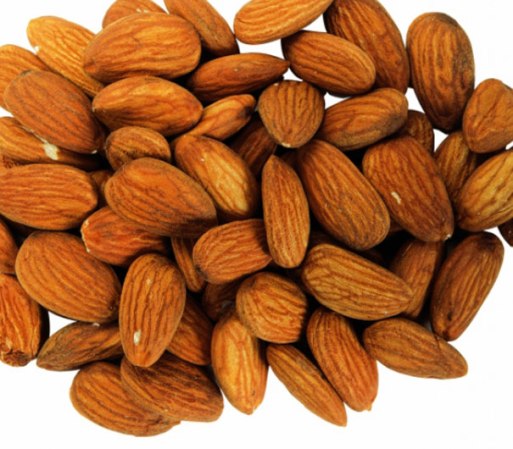 ALMENDRAS: Estos frutos secos tan ricos nos proporcionan magnesio, otro mineral importante para reducir síntomas del SPM como los dolores de cabeza y la retención de líquidos. ¡Disfrútalas!