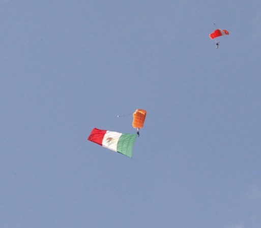 La bandera de México ganó en el 2007 el concurso de "La bandera más bonita del mundo" que se realizó a través de internet por el diario español 20 Minutos.