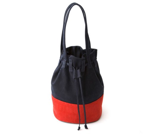 Si lo que buscas es la comodidad, el bolso "Dream Collective Drawstring" es tu alternativa ideal. Puedes adquirirlo en dreamcollective.com por $500.