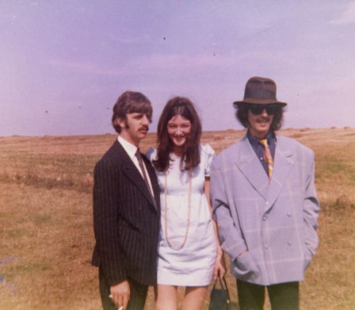 En el documental "Good Ol' Freda" los fanáticos de "The Beatles" podrán seguir los pasos que llevaron a la conformación de la afamada banda. Este camino por Abbey Road es guiado por Freda Kelly, una adolescente a quien le piden trabajar para una incipiente banda de Liverpool. <br /> Mira el trailer en: YouTube