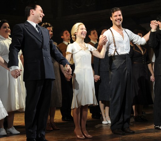 El elenco lo encabezan Ricky Martin como "El Che", Elena Roger como "Evita" y Michael Cerveris en el papel de "Juan Perón".