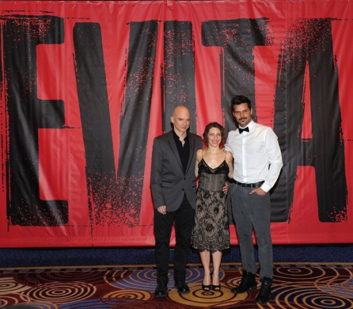 Después del estreno de la obra, se hizo una gran fiesta y presentación de los actores a la prensa.