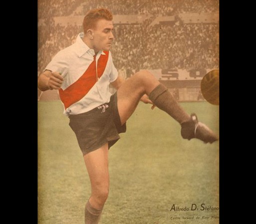 Alfredo Di Stefano jugó no sólo con la selección de Argentina, sino que también jugó para España.