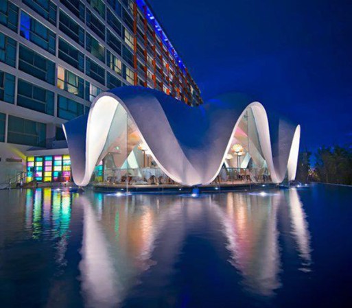 La Concha Beach Resort está situado en el barrio más elegante de San Juan.