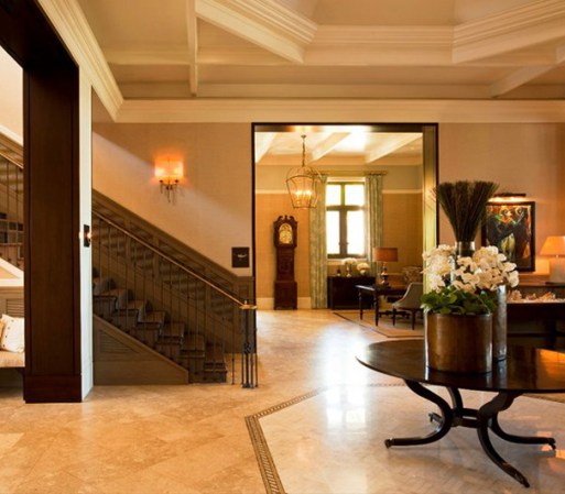 Recepción de The St. Regis Bahia Beach Resort. Este complejo turístico de lujo se encuentra en Río Grande, Puerto Rico, entre una larga playa de arena y el Bosque Nacional El Yunque.