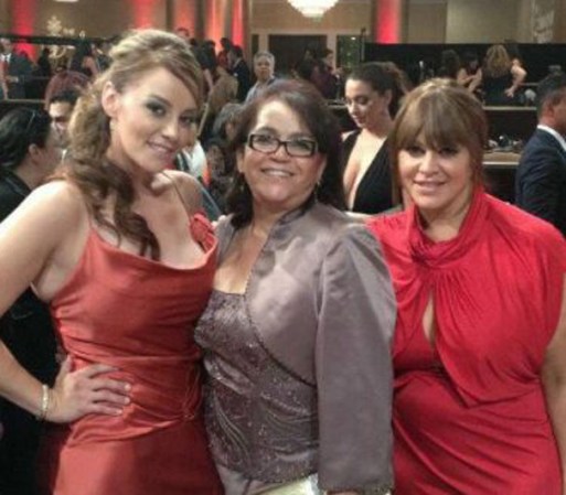 Una imagen de Jenni con su madre y hermana.