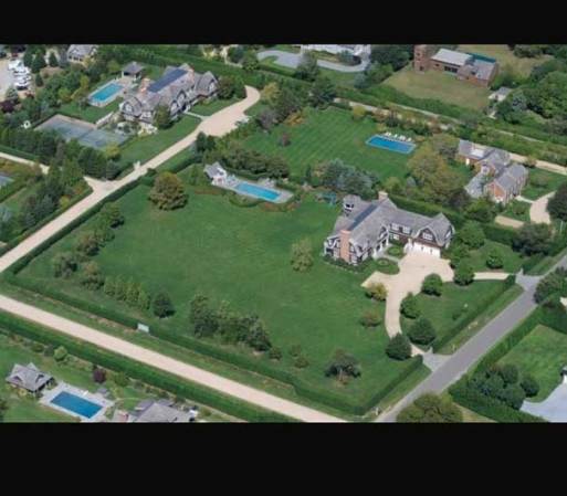 Pagó $10 millones por la casa, que en total tiene por lo menos tres acres de terreno.