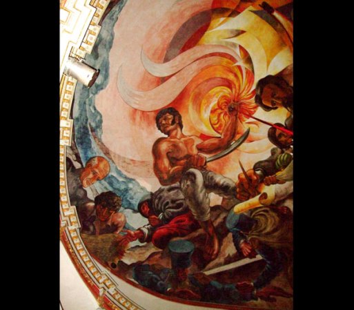 El teatro cuenta con impresionantes murales del pintor José Alfredo Rosales Santiago.
