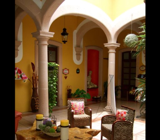 Otra de las atracciones del centro histórico de Lagos de Moreno, es una casa antigua remodelada y que ahora es un singular hotel llamado "La Casona de Teté".