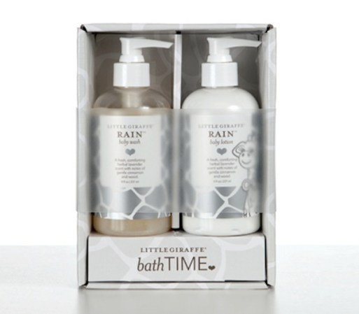 Como no podemos resistir una ganga del dos por uno, aquí tenemos este producto listo para ser limpiar, suavizar y relajar nuestro ser entero. Lo encuentras en littlegiraffe.com, $37.