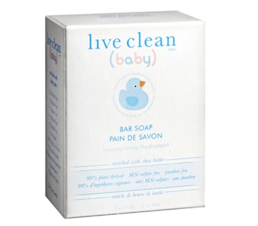 Estos bloques de jabón vegan limpian gentil y seguramente a tus pequeños y tiene una esencia singular. Nos recuerda a las sábanas recién lavadas colgando al sol en un día de verano. Disponible en walgreens.com, $7.