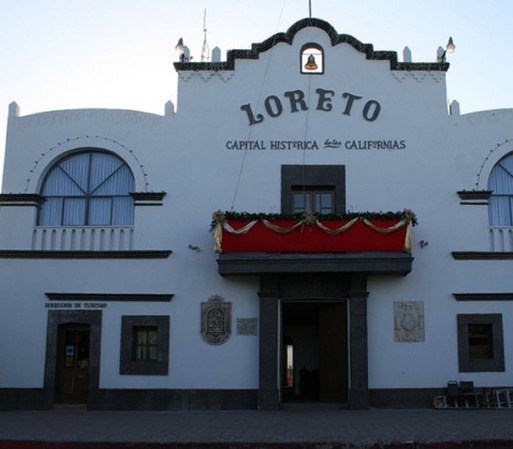 LORETO, BCS. En este pueblo puedes caminar a través de sus calles, explorar zonas de la periferia, visitar cuevas adornadas con pinturas rupestres o tal vez darte un chapuzón en el Mar de Cortés.