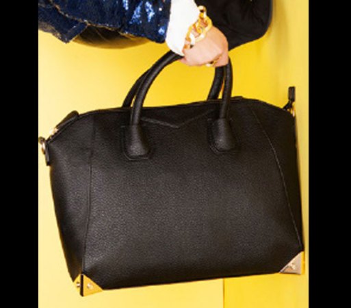 Es una colección de nueve bolsas.