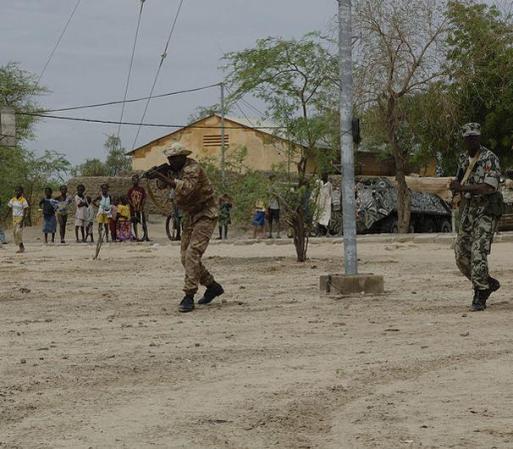En Mali se ha desatado durante los últimos días una guerra civil entre el gobierno, una facción del ejército y los rebeldes tuareg. Sin escrúpulos, arrasan con todo lo que esté a su paso.