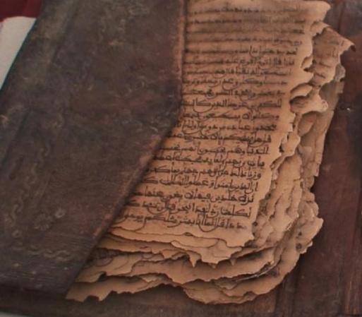 De la misma forma, los manuscritos sagrados que siempre fueron orgulo de ese pueblo se encuentran en peligro.