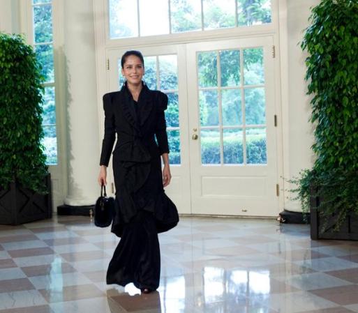 En esta imagen se la ve arrivando a la Casa Blanca, a una cena de gala a la que fue invitada por el presidente Barack Obama, en 2010.