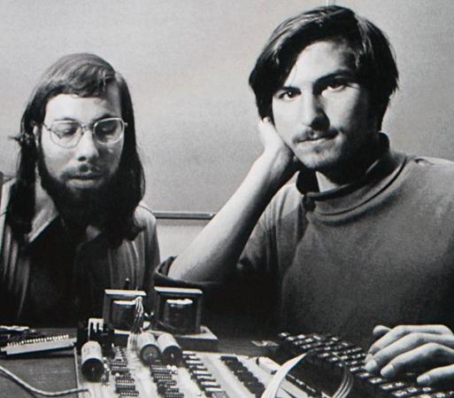 Esta no es la primera vez que la vida del magnate es llevada al cine. En 1999 apareció “Pirates of Silicon Valley”, que trataba sobre los inicios de Apple y Microsoft.
