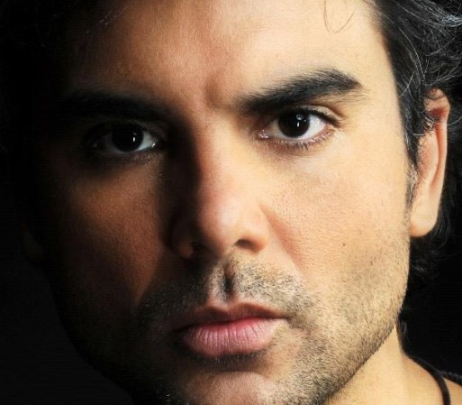 El galán le da consejos de paternidad a todos los hombres: “No lo piensen, no se asusten, es algo natural; al principio es un poco difícil pero con el tiempo no tienen idea del cambio que van a dar sus vidas para bien, se los digo yo por experiencia propia. Ser papá es lo mejor que te puede pasar en la vida. ¡Garantizado!”