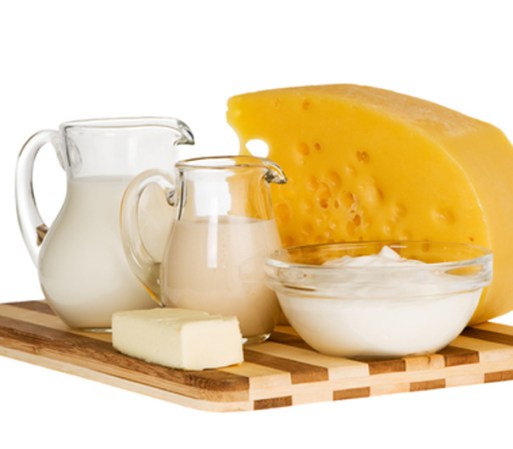 “Los lácteos engordan y no los necesitas”. Alimentos como leche, queso o yogurt, contienen nutrientes que tu cuerpo requiere, como proteínas para los músculos o calcio para los huesos. WIN portal experto en control de peso, señala que no deben faltar en la dieta y que puede recurrirse a las versiones bajas en grasa de los mismos, para consumirlos con menos calorías.