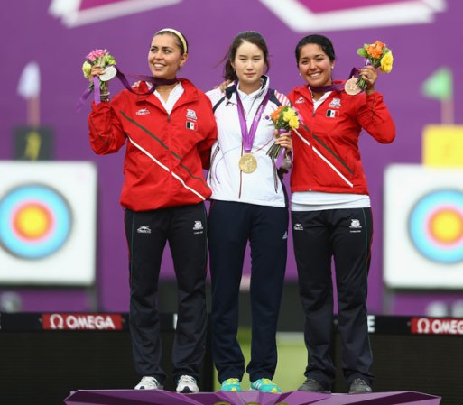 Día 6: Las arqueras mexicanas Aída Román y Mariana Avitia, reciben las medallas de plata y bronce respectivamente, en la competencia de tiro con arco individual.