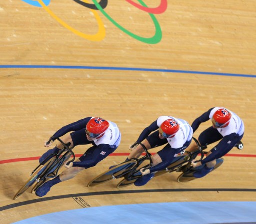 Día 6: Gran Bretaña impuso nuevo récord mundial en las pruebas varoniles de ciclismo de velocidad por equipos, con lo que se atribuyó la presea dorada.
