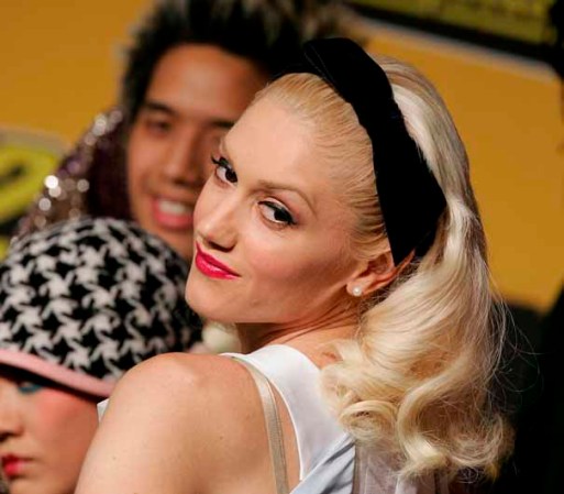 Con su particular y muy envidiable look, Gwen Stefani fue portada de Vogue en 2004. La publicación destacó el glamoroso estilo y buena reputación de la cantante, calificándola como la “primera dama del rock”.