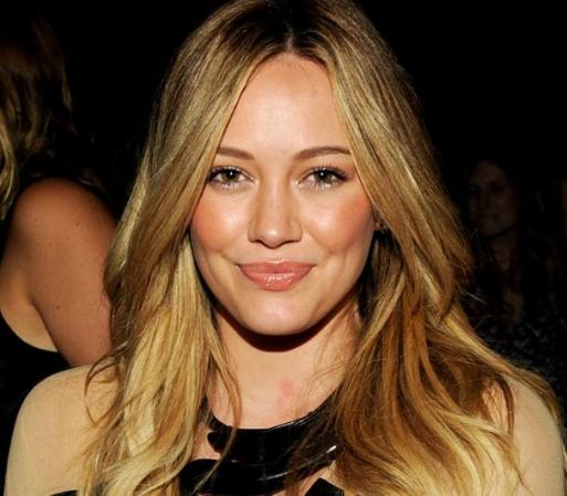 Cuando Hilary Duff encontró en Joel Madden el amor, dijo: "Es difícil cuando una tiene un novio mayor porque la gente asume cosas... Pero la virginidad es algo que amo de mí misma. No significa que no piense en sexo, sólo que me hace muy feliz mantenerme así hasta el momento adecuado”.