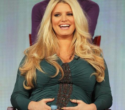 Jessica Simpson recibió a los 12 años un anillo de pureza de parte de su padre, y se mantuvo célibe hasta que se casó en 2002 con Nick Lachey. E aquél entonces, dijo: "le prometo a Dios, a mi padre y a mi futuro esposo que me conservaré virgen hasta el casamiento. Siempre supe que era algo que quería regalarle a esa persona especial”.